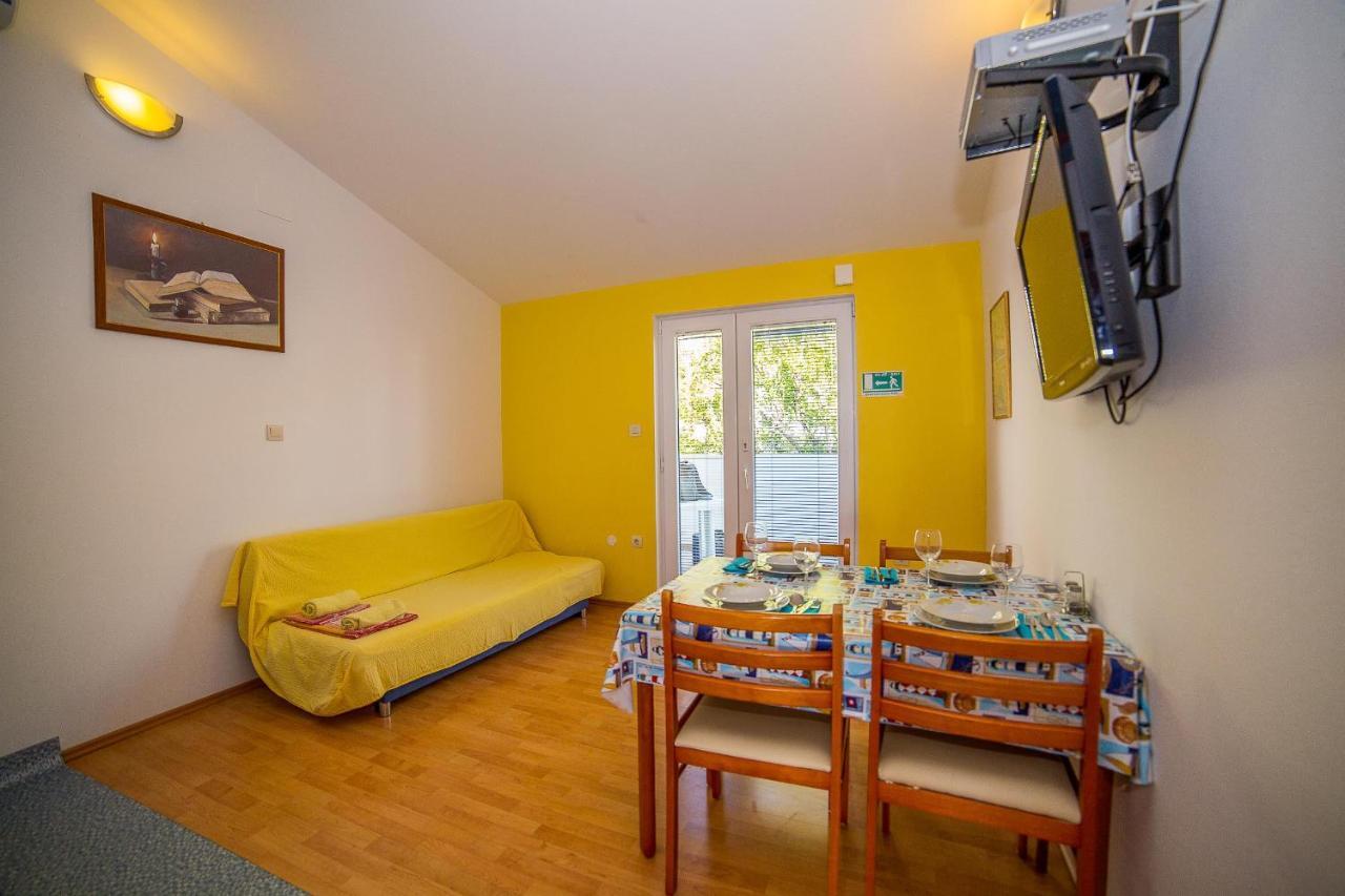 Apartments Emil ล็อควา โรโกซนิตซา ภายนอก รูปภาพ